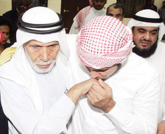 الكويت تجمع بين أب أردني وابنه بعد 30 عاماً من الفراق صورة رقم 3 الكويت تجمع بين أب أردني وابنه بعد 30 عاماً من الفراق صورة رقم 3