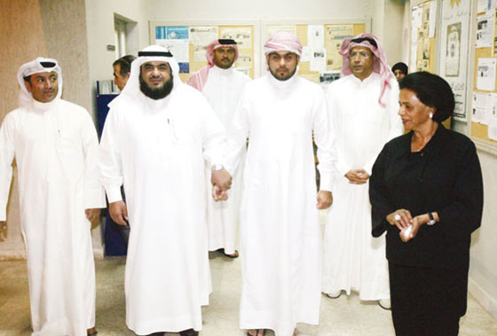 الكويت تجمع بين أب أردني وابنه بعد 30 عاماً من الفراق صورة رقم 7 الكويت تجمع بين أب أردني وابنه بعد 30 عاماً من الفراق صورة رقم 7