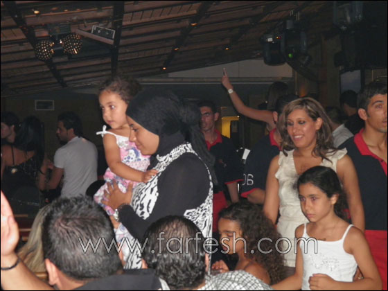 رغم حرارة الصيف.. الفنانة مي مطر تشعل المسرح!  صورة رقم 4