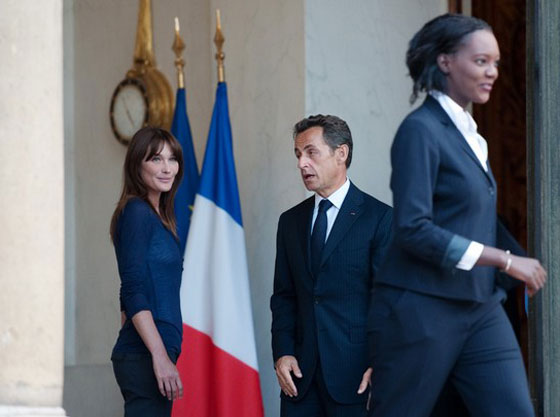 كارلا ساركوزي تستمر في التمثيل رغم ساركوزي!!  صورة رقم 7