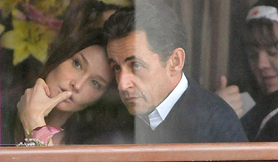 كارلا ساركوزي تستمر في التمثيل رغم ساركوزي!!  صورة رقم 4