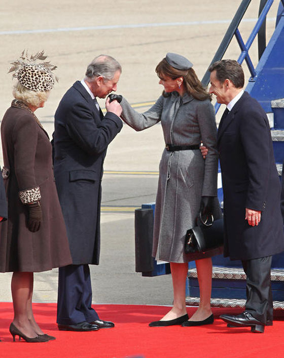 كارلا ساركوزي تستمر في التمثيل رغم ساركوزي!!  صورة رقم 8