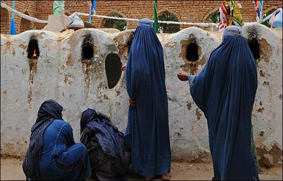 طالبان تحتجز حامل 3 أيام وتجلدها 200 مرة وتعدمها بتهمة الزنا! صورة رقم 1