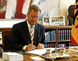 الخبز يعرّض الرئيس الالماني لموقف محرج! صورة رقم 1