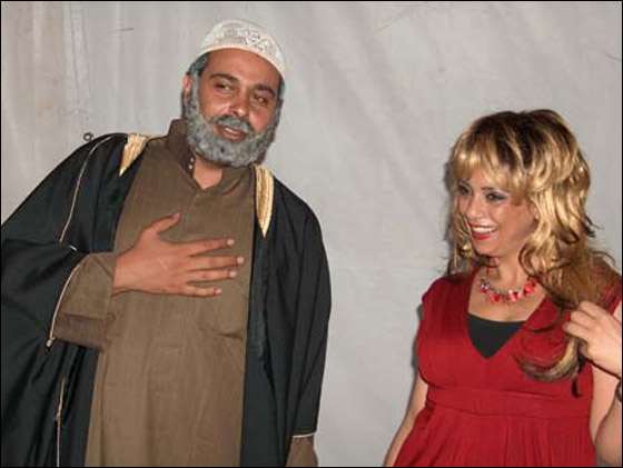 مفاجأة.. هيفا وهبي على معبر ايريز في غزة!!  صورة رقم 2