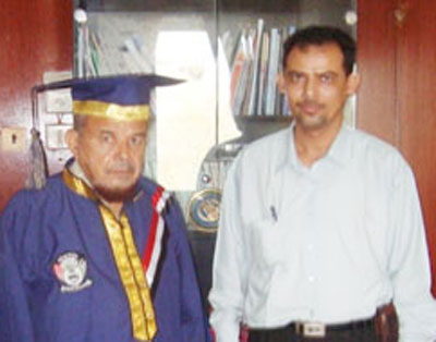 1000 مبروك: ثمانيني يحصل على شهادة الدكتوراة بتقدير امتياز! صورة رقم 1 1000 مبروك: ثمانيني يحصل على شهادة الدكتوراة بتقدير امتياز! صورة رقم 1