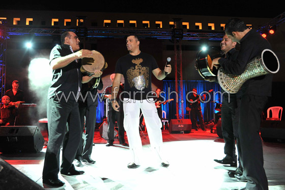 فارس كرم يدخل جمهوره التونسي في حالة هستيريا! صورة رقم 2 فارس كرم يدخل جمهوره التونسي في حالة هستيريا! صورة رقم 2