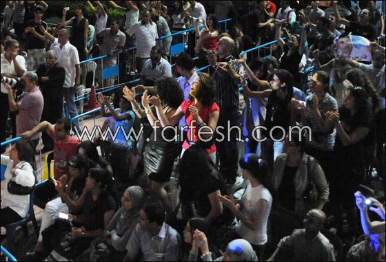 فارس كرم يدخل جمهوره التونسي في حالة هستيريا! صورة رقم 4 فارس كرم يدخل جمهوره التونسي في حالة هستيريا! صورة رقم 4