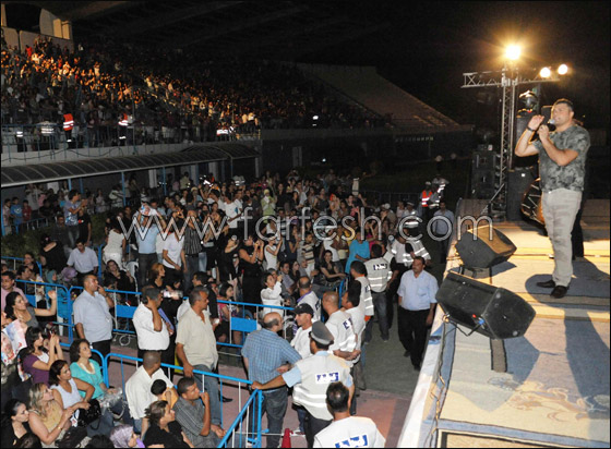 فارس كرم يدخل جمهوره التونسي في حالة هستيريا! صورة رقم 9 فارس كرم يدخل جمهوره التونسي في حالة هستيريا! صورة رقم 9