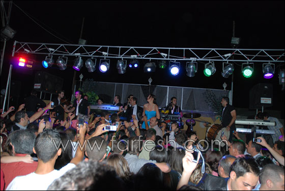 في حفل مميز.. دومينيك والديك يغنيا في حفل مميز.. دومينيك والديك يغنيا