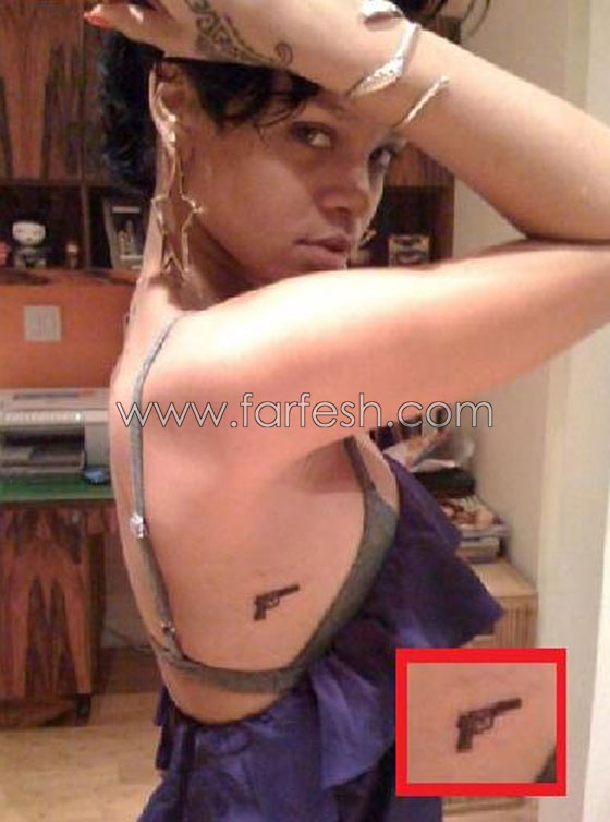 ريهانا مهووسة التاتوو تضيف تاتوو جديد لجسدها!  صورة رقم 2