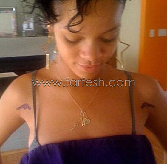 ريهانا مهووسة التاتوو تضيف تاتوو جديد لجسدها!  صورة رقم 3