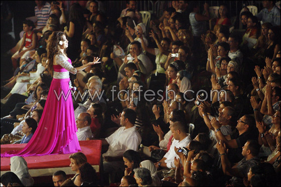 بحضور الآلاف.. لطيفة تحيي عيد المرأة في قرطاج!  صورة رقم 8