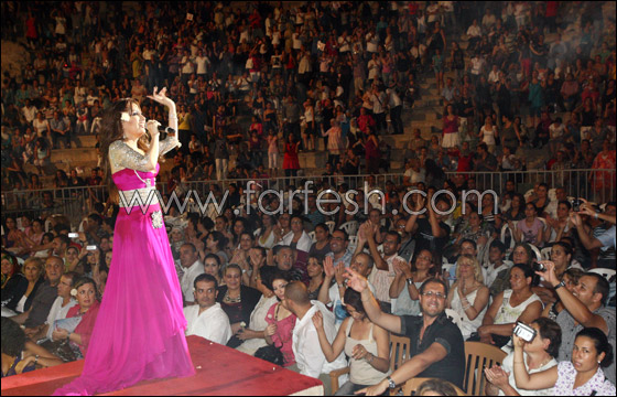 بحضور الآلاف.. لطيفة تحيي عيد المرأة في قرطاج!  صورة رقم 10