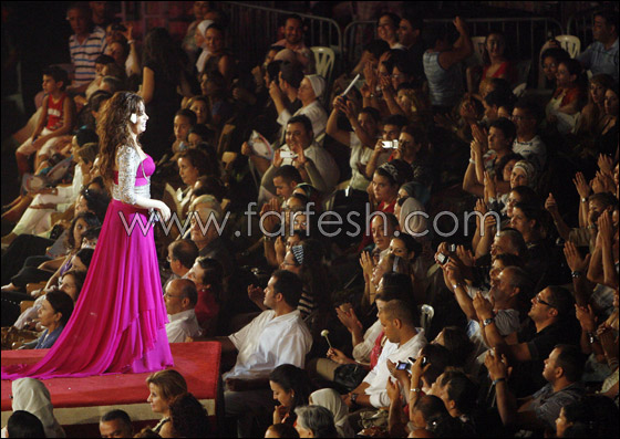 بحضور الآلاف.. لطيفة تحيي عيد المرأة في قرطاج!  صورة رقم 9