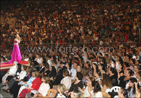 بحضور الآلاف.. لطيفة تحيي عيد المرأة في قرطاج!  صورة رقم 4