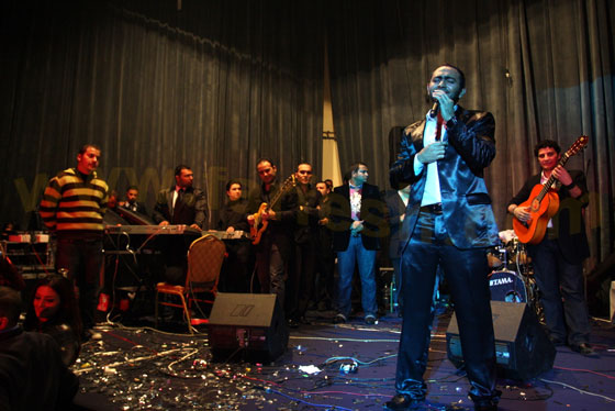 تامر حسني يكشف عن المفاجأة: والدتي ستمثل معي! صورة رقم 14 تامر حسني يكشف عن المفاجأة: والدتي ستمثل معي! صورة رقم 14