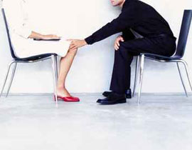 تلاميذ بريطانيا يتحرشون بشكل فاحش بمعلماتهم! صورة رقم 1 تلاميذ بريطانيا يتحرشون بشكل فاحش بمعلماتهم! صورة رقم 1