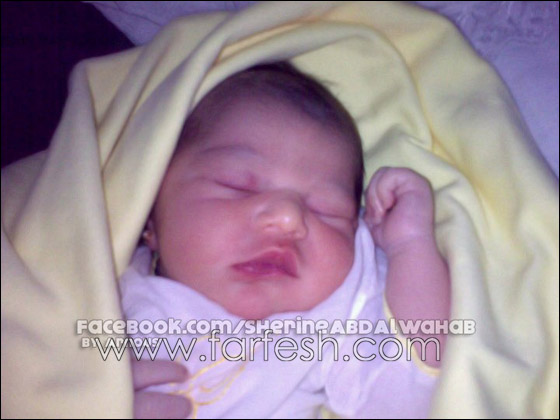 الفنانة شيرين تعرض صور ابنتها 