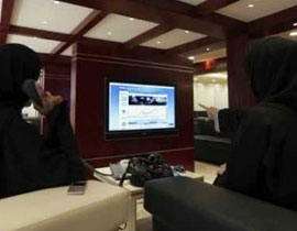 باحث اسلامي: السماح بتشغيل المرأة كأمينة صندوق يهين المرأة!! صورة رقم 1