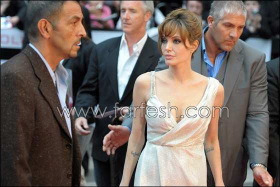 ابن انجلينا جولي يصفها بالغبية!! صورة رقم 1 ابن انجلينا جولي يصفها بالغبية!! صورة رقم 1