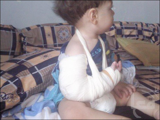 جنود الاحتلال يكسرون يد رضيع وينكلون بوالدته على الحاجز! صورة رقم 5 جنود الاحتلال يكسرون يد رضيع وينكلون بوالدته على الحاجز! صورة رقم 5