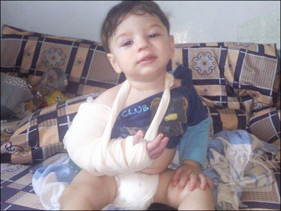 جنود الاحتلال يكسرون يد رضيع وينكلون بوالدته على الحاجز! صورة رقم 3 جنود الاحتلال يكسرون يد رضيع وينكلون بوالدته على الحاجز! صورة رقم 3