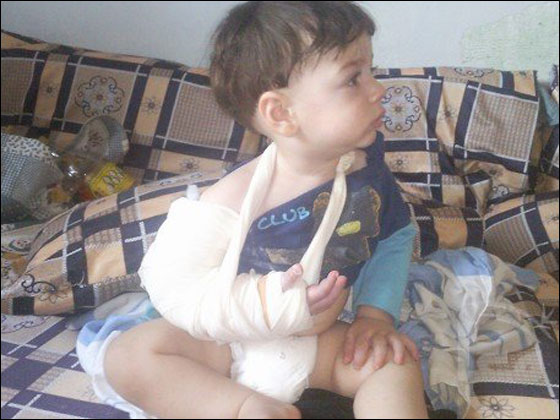 جنود الاحتلال يكسرون يد رضيع وينكلون بوالدته على الحاجز! صورة رقم 4 جنود الاحتلال يكسرون يد رضيع وينكلون بوالدته على الحاجز! صورة رقم 4