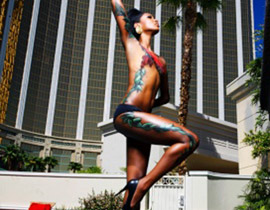 موجة غضب نتيجة الرسم على اجساد ملكات الكون عاريات!!        صورة رقم 2