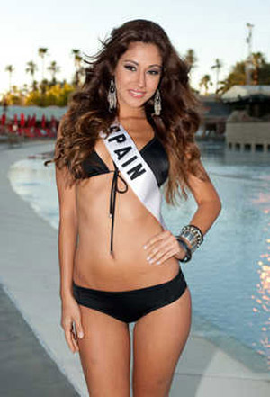 موجة غضب نتيجة الرسم على اجساد ملكات الكون عاريات!!        صورة رقم 16