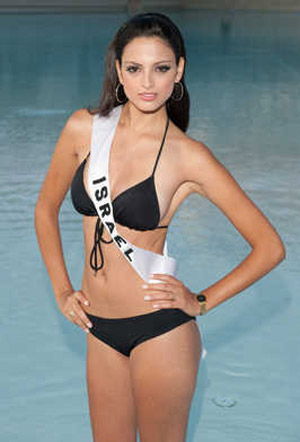 موجة غضب نتيجة الرسم على اجساد ملكات الكون عاريات!!        صورة رقم 11