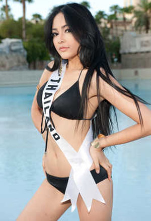 موجة غضب نتيجة الرسم على اجساد ملكات الكون عاريات!!        صورة رقم 23