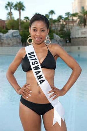 موجة غضب نتيجة الرسم على اجساد ملكات الكون عاريات!!        صورة رقم 12