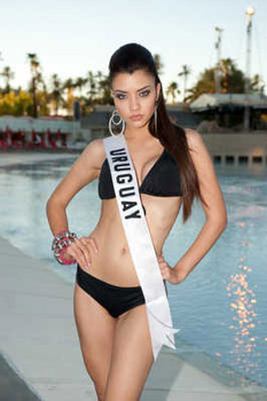 موجة غضب نتيجة الرسم على اجساد ملكات الكون عاريات!!        صورة رقم 8