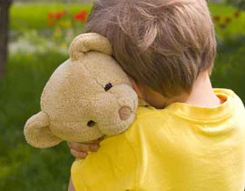 طفل قتل شقيقه الطفل عن طريق الخطا! صورة رقم 1