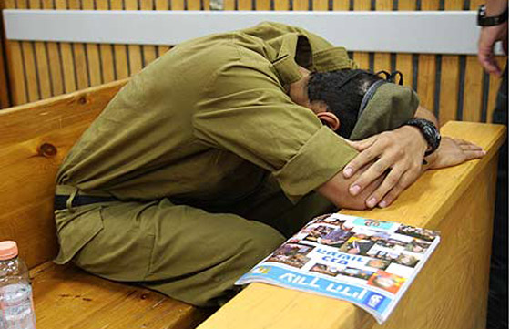 فضيحة: جنود اسرائيل سرقوا حواسيب من اسطول الحرية!  صورة رقم 4