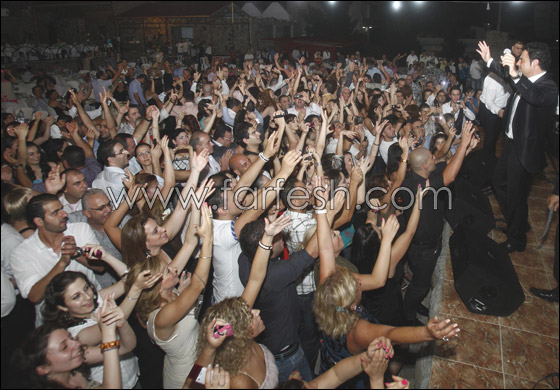 زحلة تكرم فارس الغناء العربي عاصي الحلاني  صورة رقم 5