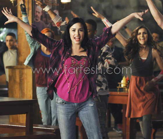 لوفاتو تقدم لأهلها هدية في عيدها.. منزل!!  صورة رقم 11