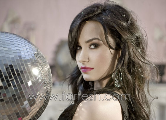 لوفاتو تقدم لأهلها هدية في عيدها.. منزل!!  صورة رقم 7