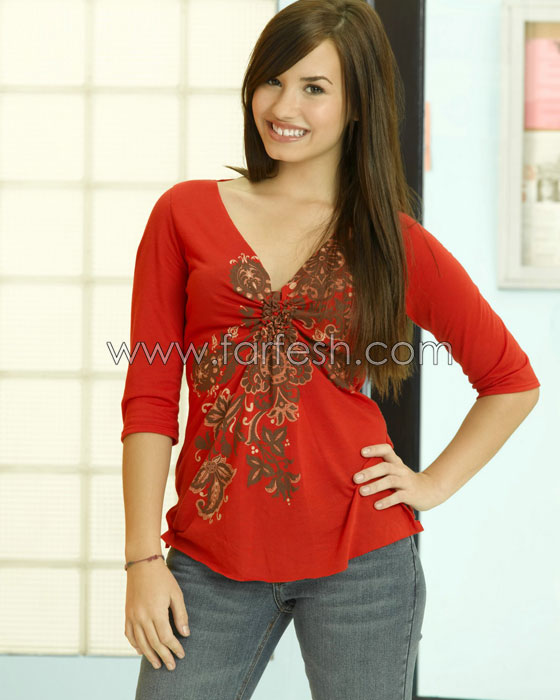 لوفاتو تقدم لأهلها هدية في عيدها.. منزل!!  صورة رقم 8