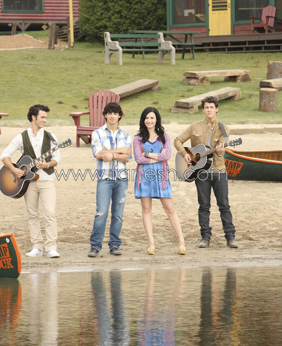 لوفاتو تقدم لأهلها هدية في عيدها.. منزل!!  صورة رقم 10