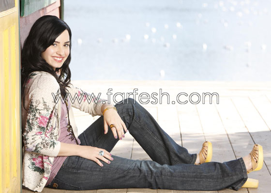 لوفاتو تقدم لأهلها هدية في عيدها.. منزل!!  صورة رقم 14