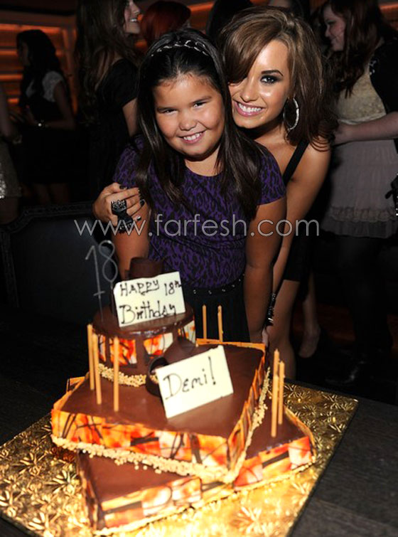 لوفاتو تقدم لأهلها هدية في عيدها.. منزل!!  صورة رقم 1