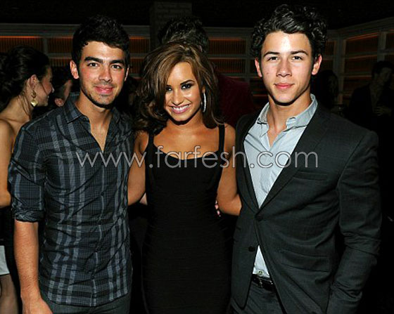 لوفاتو تقدم لأهلها هدية في عيدها.. منزل!!  صورة رقم 2