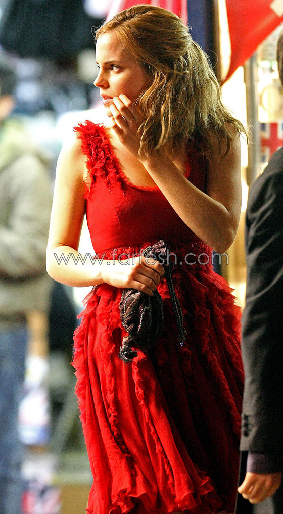 إيما واتسون تستعد لعرض أزياءها في حديقة الأمير تشارلز  صورة رقم 18