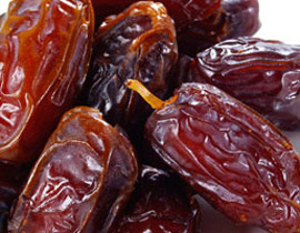 التويجري يتبرع بأكبر كرتونة تمر للشعب الباكستاني! صورة رقم 1