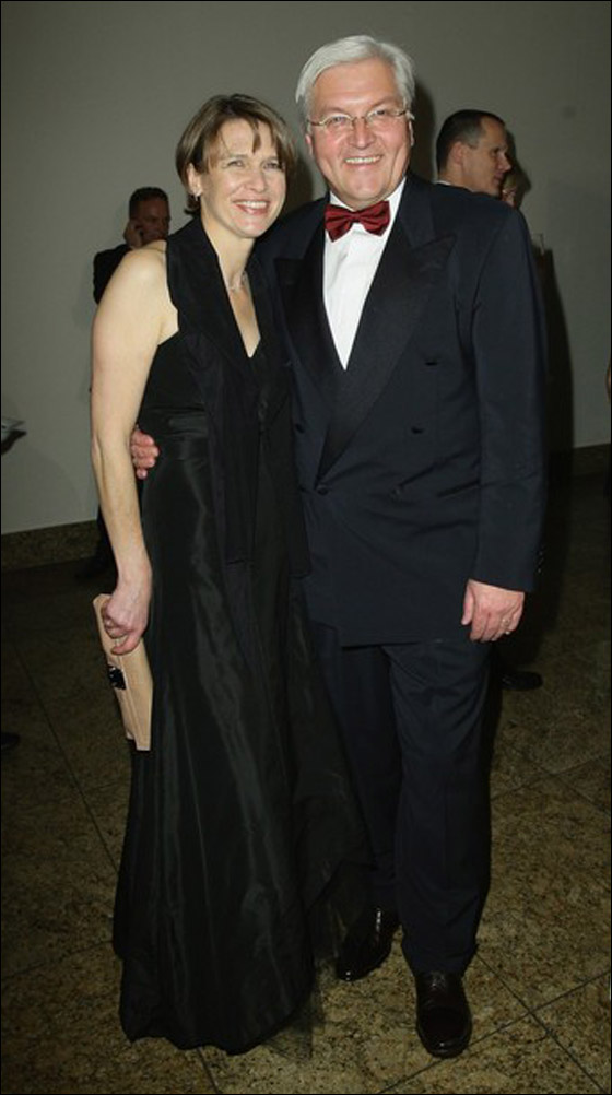 زوجة زعيم المعارضة الالماني تحتاج إلى كلية.. والمتبرع زوجها  صورة رقم 12