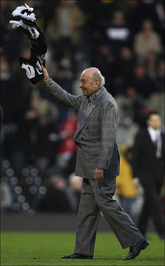 الفايد أحرق الشعارات الملكية لأنها كانت لعنة وشؤما على هارودز! صورة رقم 10