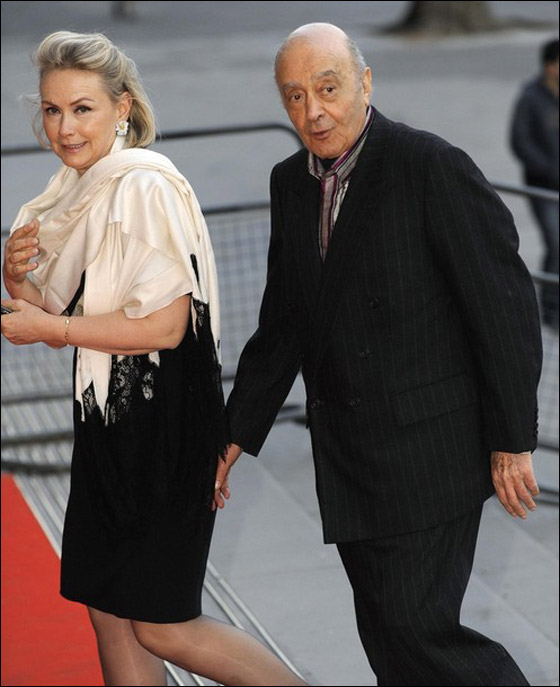 الفايد أحرق الشعارات الملكية لأنها كانت لعنة وشؤما على هارودز! صورة رقم 9