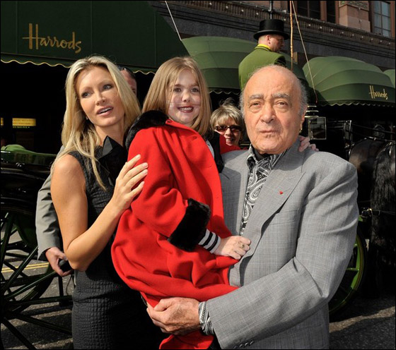 الفايد أحرق الشعارات الملكية لأنها كانت لعنة وشؤما على هارودز! صورة رقم 3